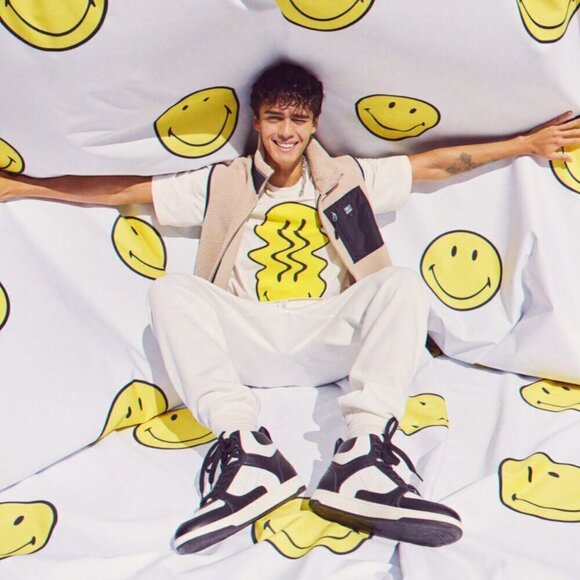 H&M x Smiley Fleece Vest - Picture 4 of 8